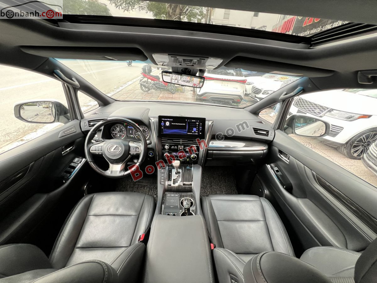 Xe Lexus LM 350 2021